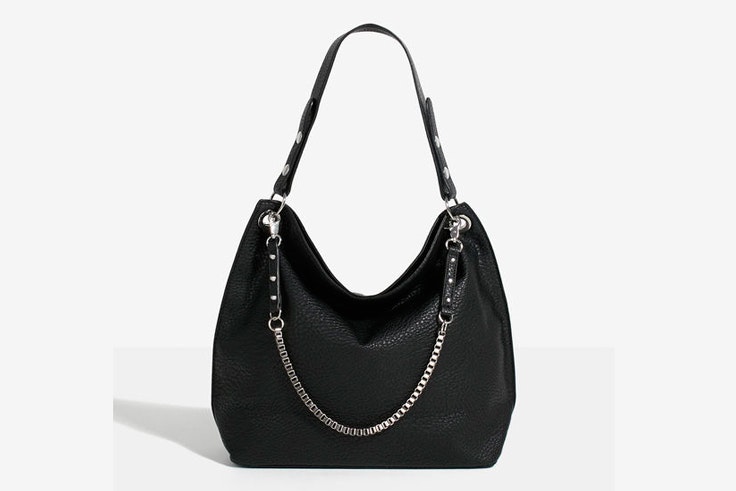 grace-villareal-bolso-negro-asa-cadena-metal-parfois