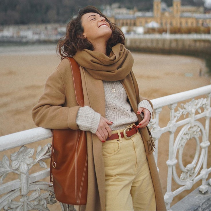 miren-alos-conjunto-invierno-bufanda-bolso-marron