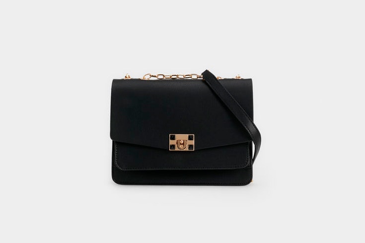 bolso-bandolera-cadena-dorada-parfois