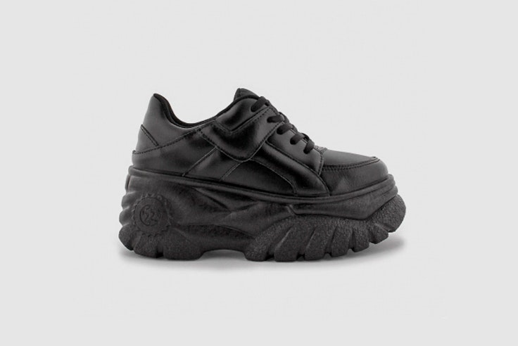 zapatillas-plataforma-negras-vas