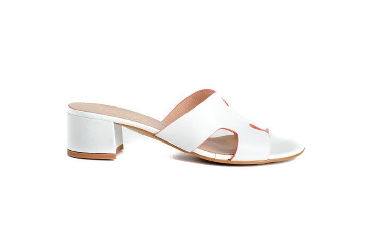 sandalia-blanca-tacon-bajo-zap-in
