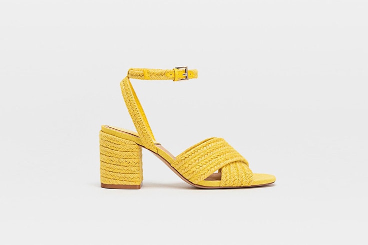 sandalias-amarillas-stradivarius