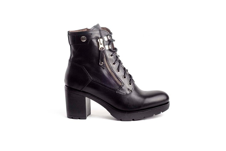botin negro tacón cordón zapin