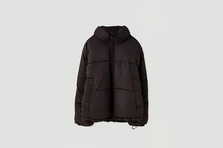 cazadora cuello alto acolchada de pull and bear Black Friday 2019