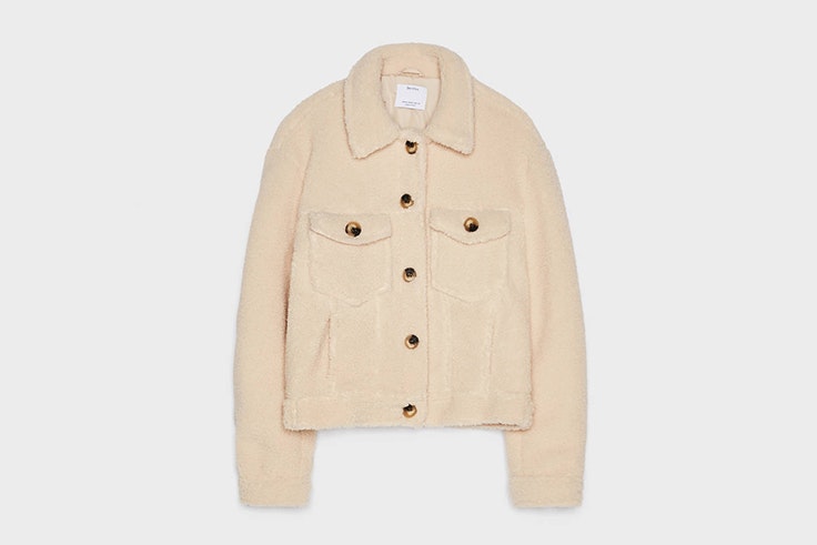 chaqueta borreguito beige Bershka