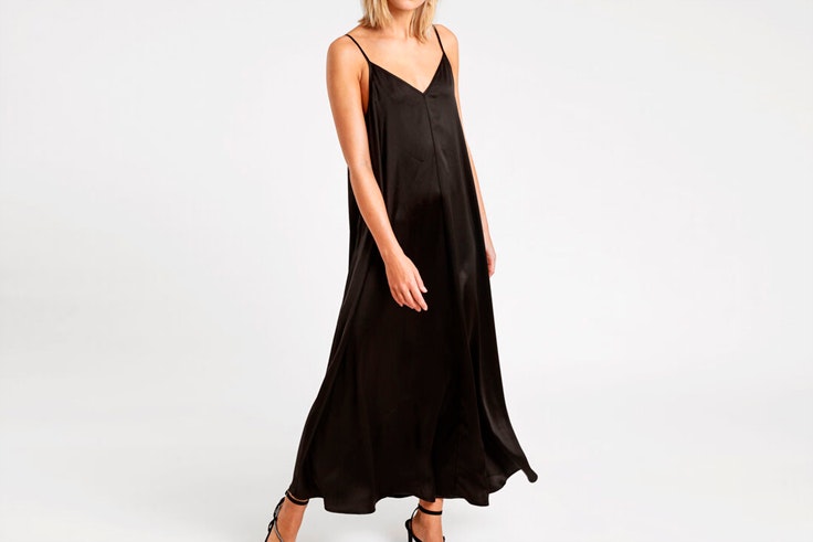 Vestido negro largo con tirantes de Pimkie