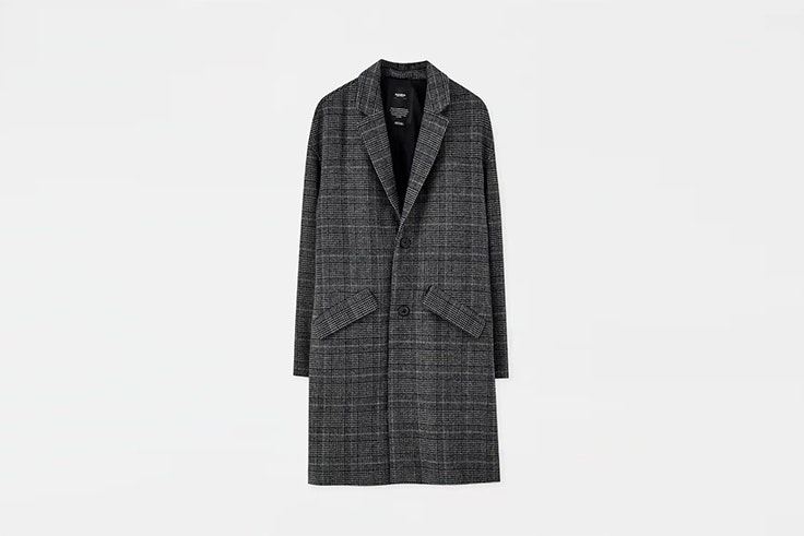 abrigo oversize de paño gris de pull and bear botas negras