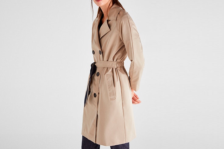 Gabardina en color beige de Cortefiel