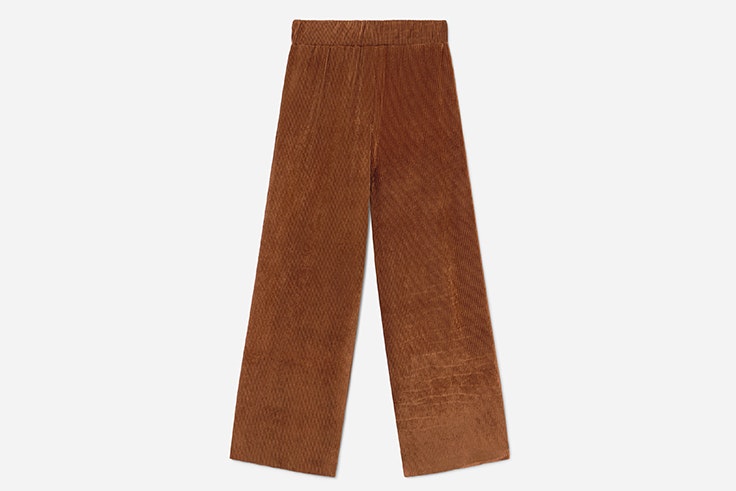 Pantalón de terciopelo plisado con cintura elástica en color camel de Lefties