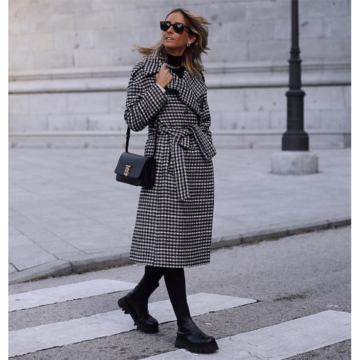 paula arguelles botas negras