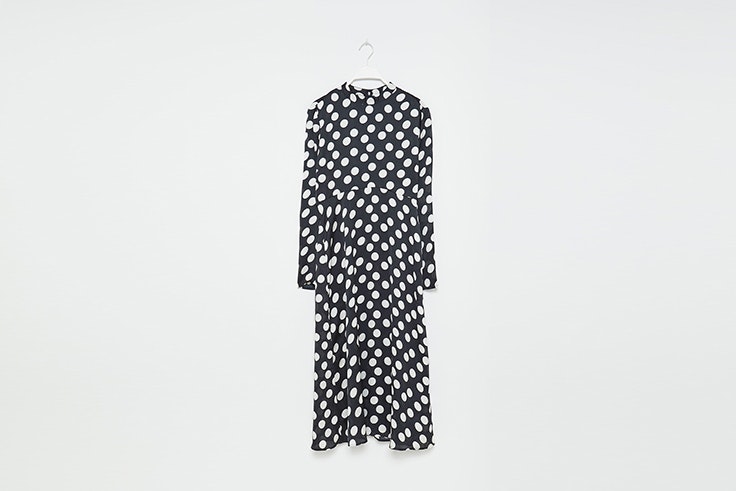 vestido de lunares con cuello alto de sfera vestidos de invierno