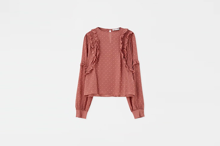 blusa rosa de plumeti con volantes de pull and bear San Valentín