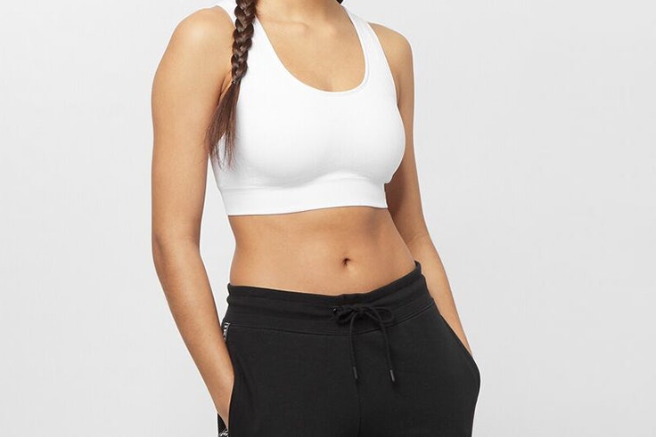 crop top blanco de snipes looks de deporte