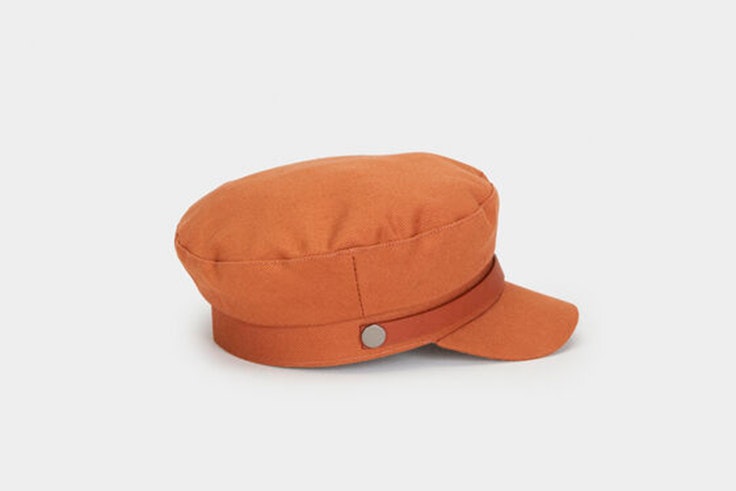 Gorra marinera en color camel de Parfois colección primavera