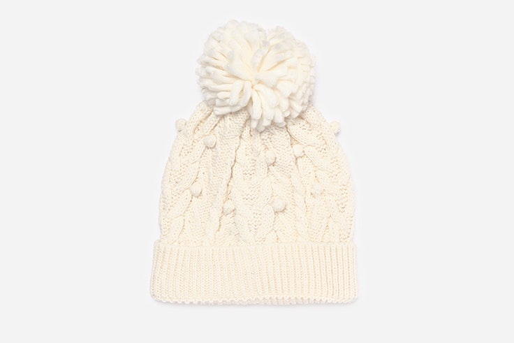 Gorro de punto en color blanco con pompón de Lefties
