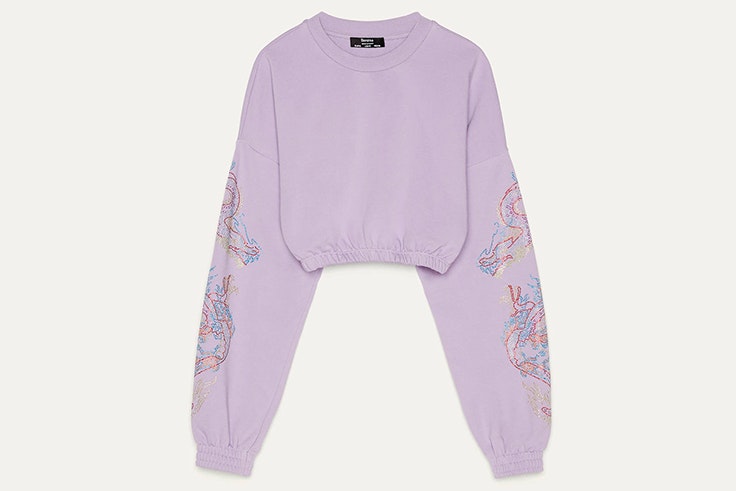 Sudadera corta en color lila de Bershka