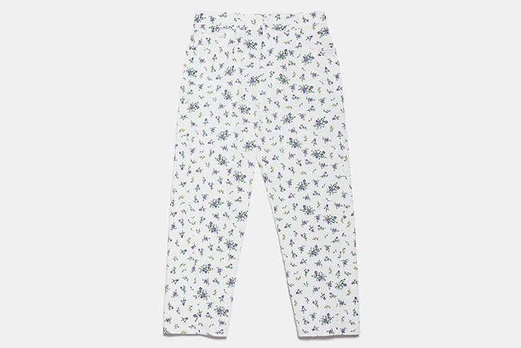 Pantalón largo blanco con estampado de flores novedades de zara primavera verano