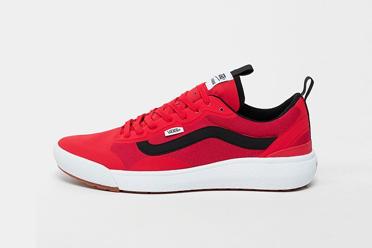 Zapatillas rojas de Vans. Disponibles en Snipes