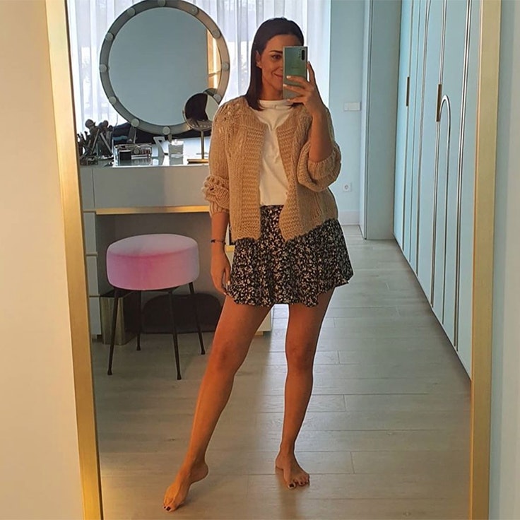 paula echevarria estilo looks para estar por casa falda de flores prenda de punto