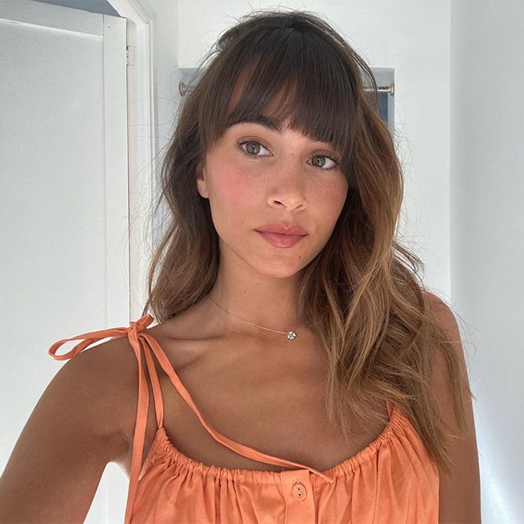 el estilo de aitana looks en casa blusa naranja