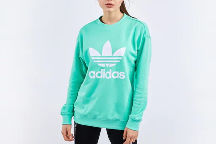 Sudadera azul turquesa de Adidas. Disponible en Foot Locker