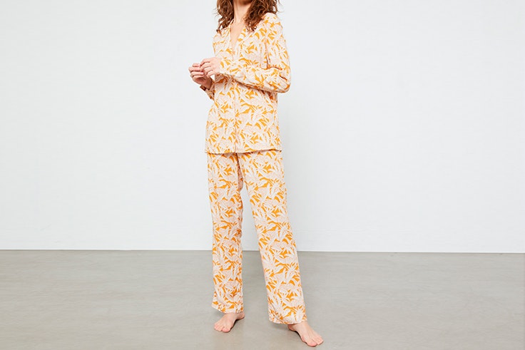 Pijama con estampado en color mostaza de Etam
