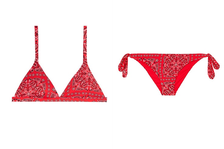 Bikini con estampado bandana en color rojo de Tezenis verano 2020