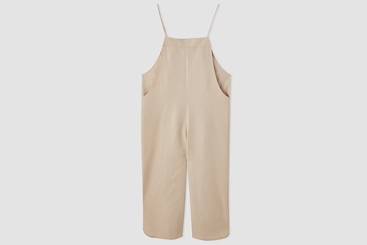 Mono largo de tirantes en color beige de Pull and Bear