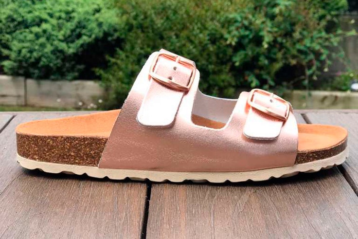 Sandalias planas en rosa metalizado de Ercilla
