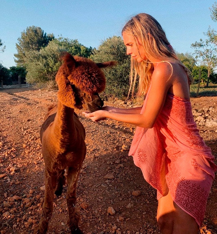 Lucía bárcena con vestido playero