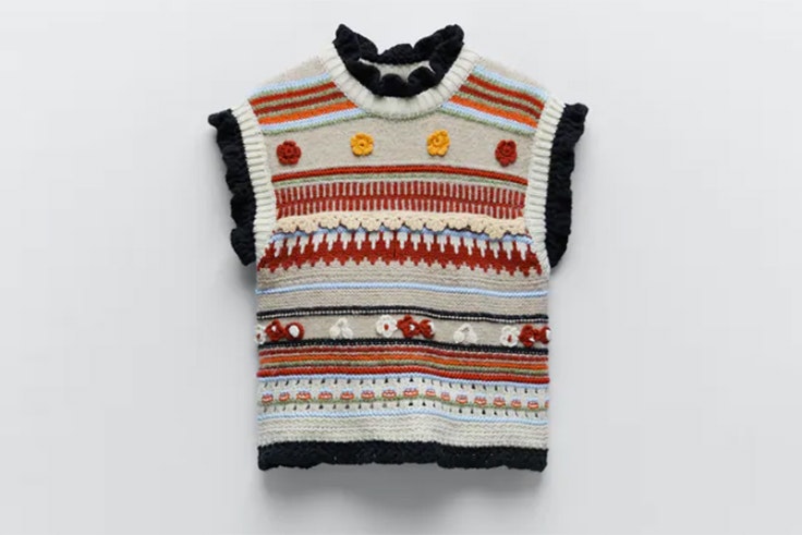 Chaleco de colores con detalle de flores de Zara