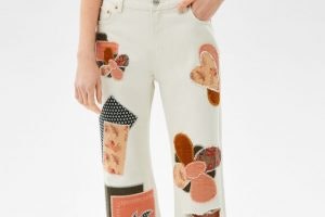 Vaqueros patchwork de Bershka.