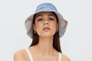 El outfit con sombrero de Stradivarius