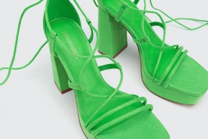 Sandalias con plataforma de Stradivarius.