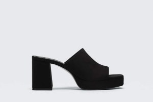 Sandalias con plataforma de Stradivarius.
