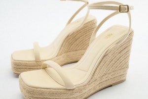 Sandalias con plataforma de Zara.