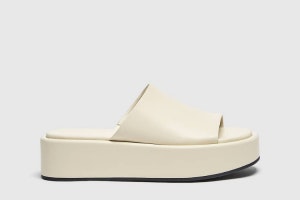Sandalias con plataforma de Pull & Bear.