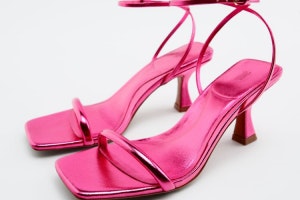 Sandalias de tacón rosas de Zara
